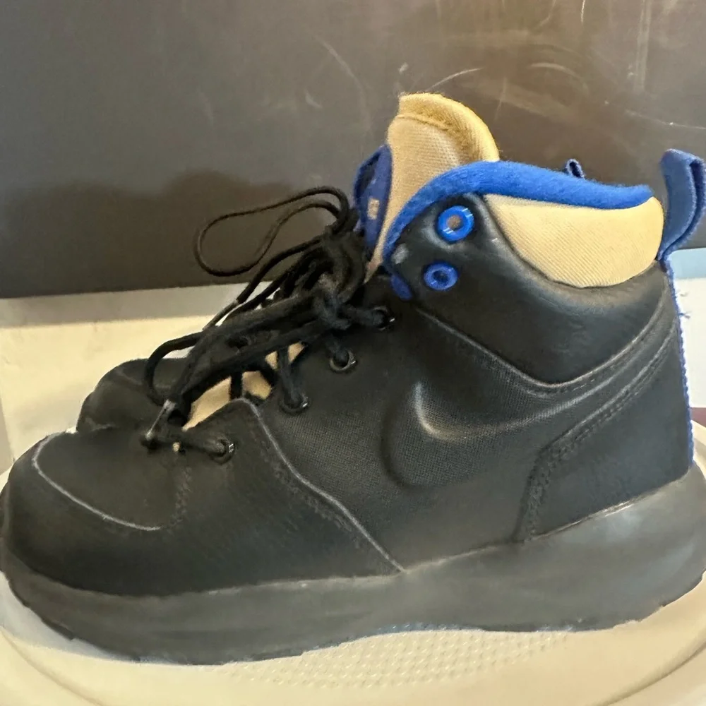 Nike Manoa Sneakers Boots